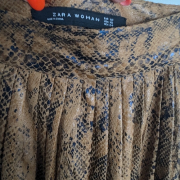 Zara Pleated Faux Leather Animal Skirt - Picture 5 of 6
